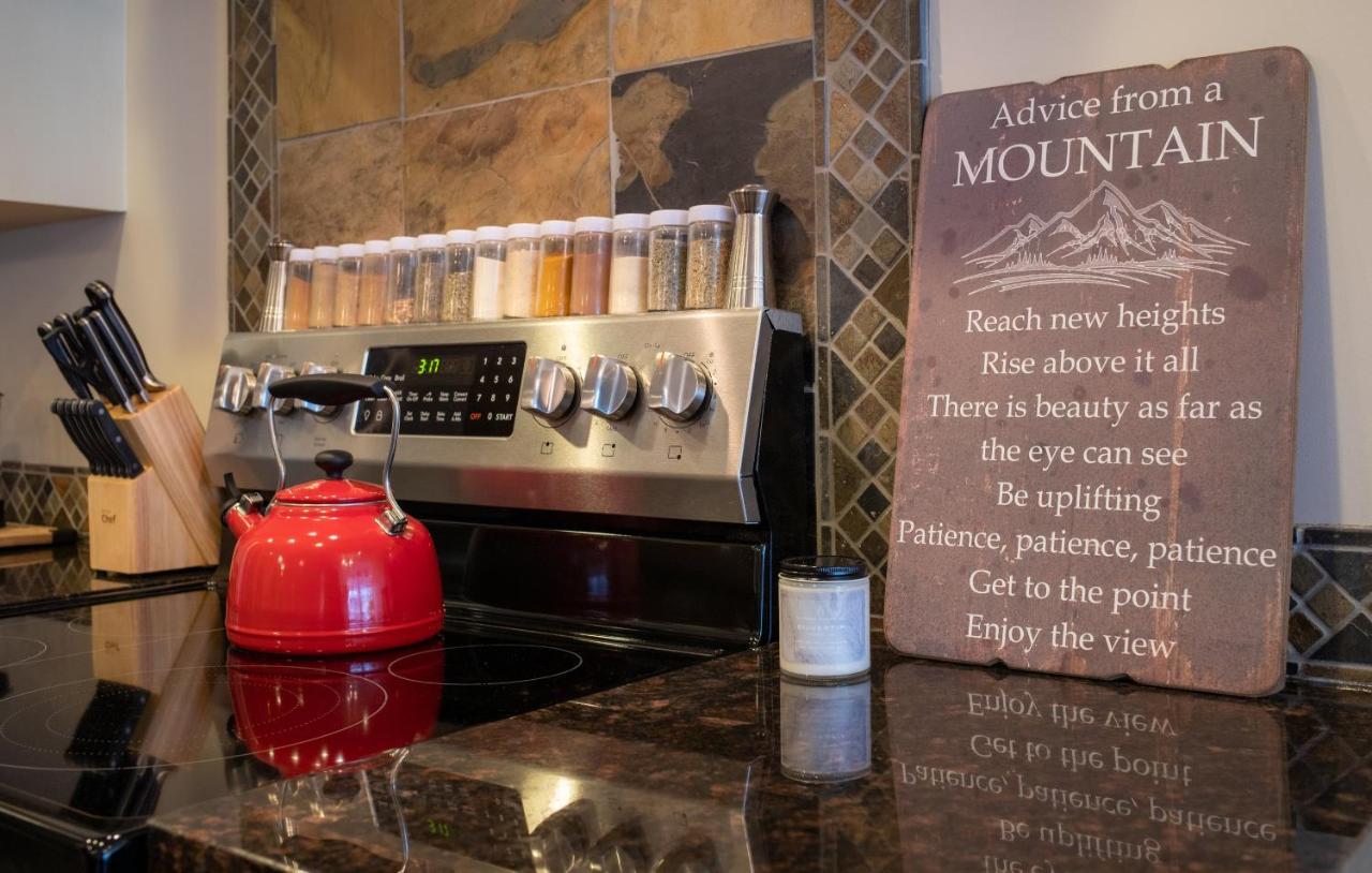 Misty Mountain- Premium 2 Bedroom Mountain View Canmore Eksteriør billede